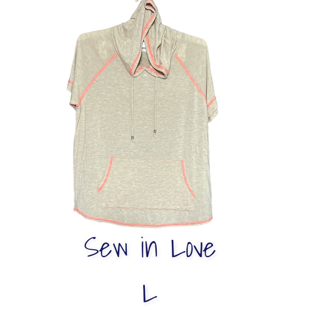 NWOT SEW IN LOVE SHORT SLEEVE HOODED TOP